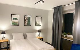 Zajazd Valentino / Listopadowa 55